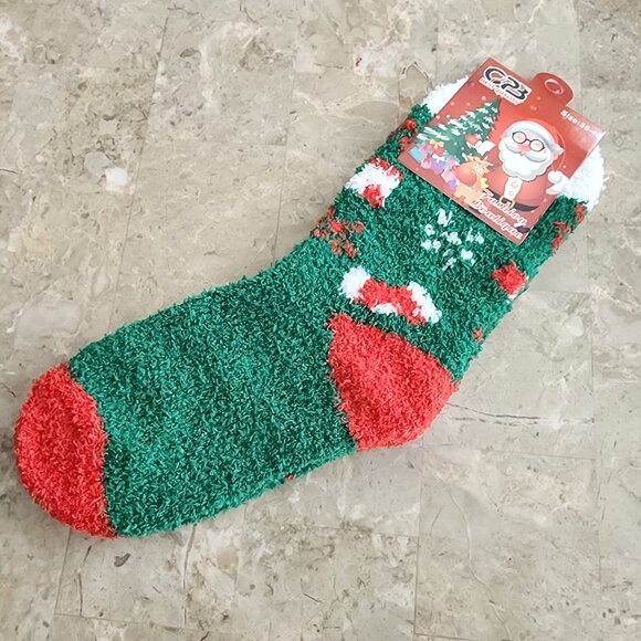Women's Colorful Christmas Fluffy Socks (2pk) - Picture 5 of 6